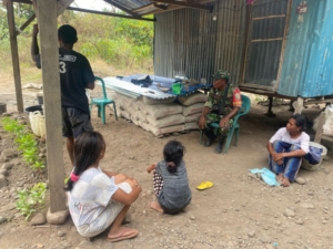 Babinsa Sambangi Warga Desa Ndondo, TNI Hadir di Tengah Masyarakat