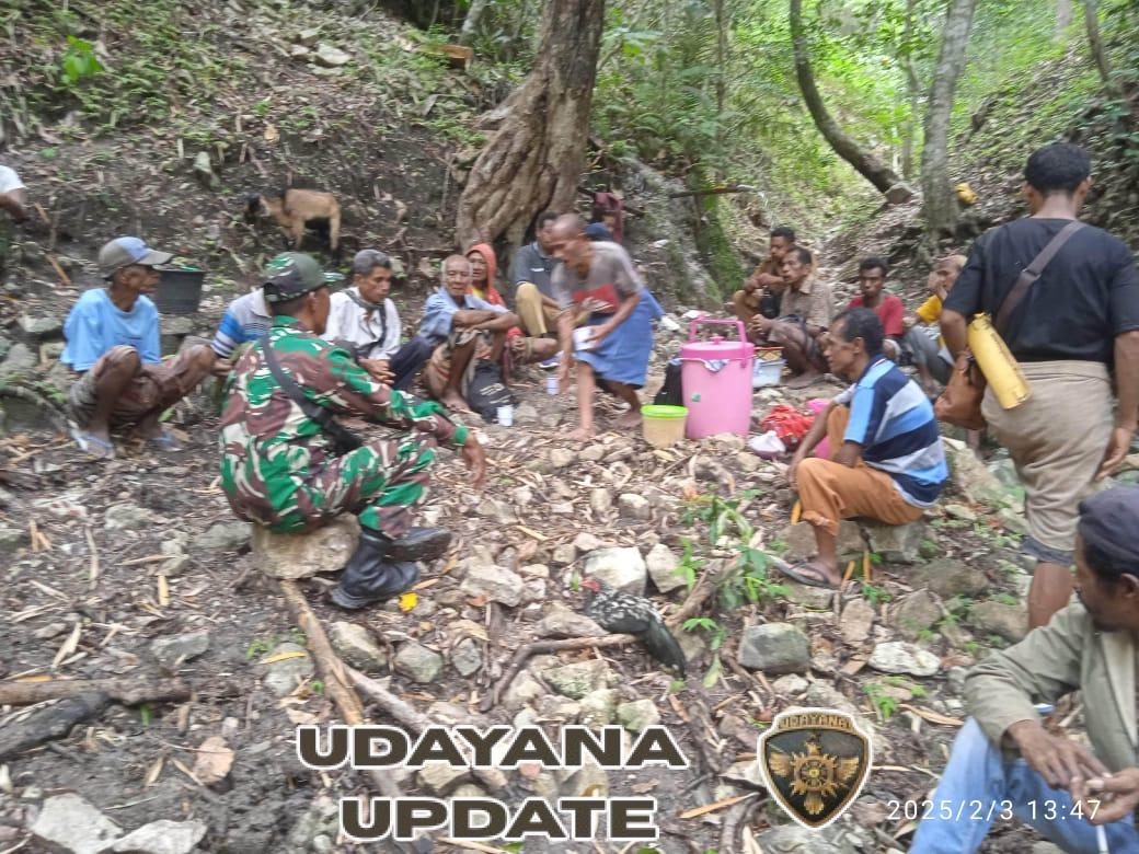 Babinsa Koramil 02/Abanteng Ciptakan Keakraban dengan Warga Binaan Melalui Komsos