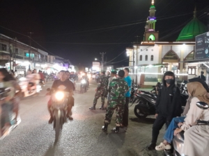 Piket Koramil 1628-02/Sekongkang Laksanakan Patroli Malam, Pastikan Kondisi Wilayah Aman Terkendali