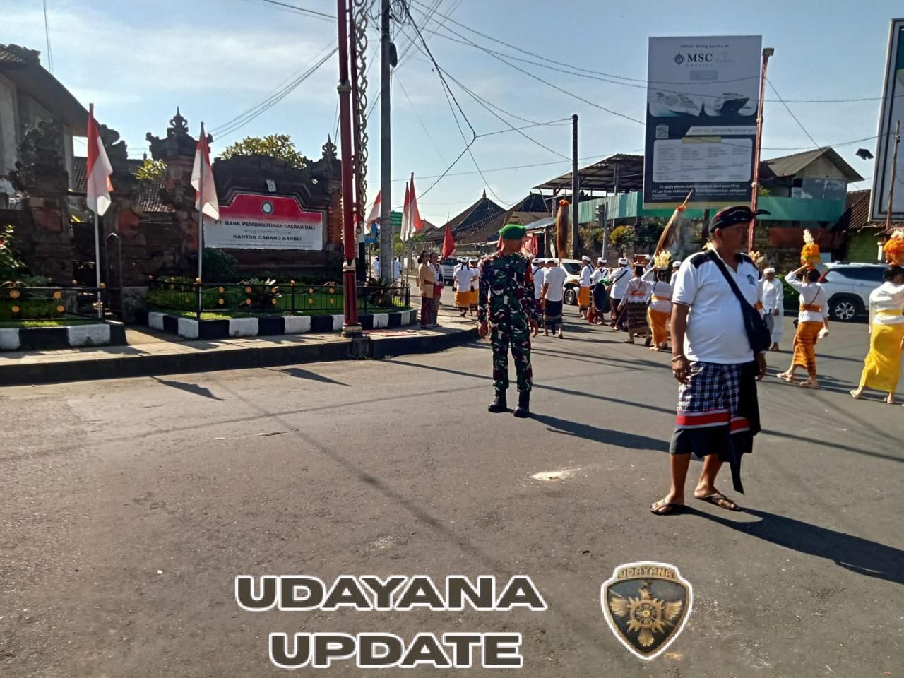 Babinsa Kelurahan Kawan Bersinergi dengan Aparat Amankan Upacara Maligiya Punggel di Puri Agung Bangli