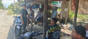 Babinsa Ende Jalin Kedekatan dengan Warga Lewat Komsos di Kelurahan Onekore