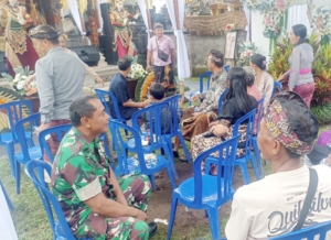 Wujud Kedekatan dengan Warga, Babinsa Bangbang Hadiri Undangan Pernikahan di Desa Binaan