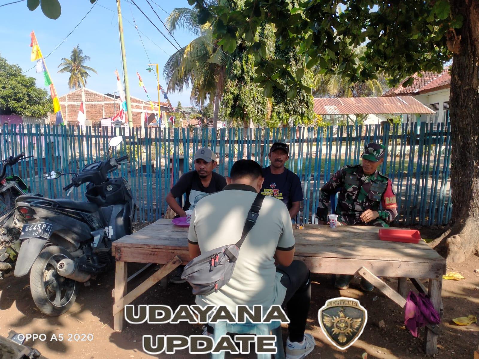 Babinsa Lasi Pererat Kedekatan Lewat Komsos di Dusun Liku