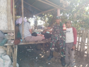 Babinsa Mbuju Ajak Warga Jaga Keamanan Lingkungan