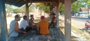 ‎Koramil 1607-09/Utan Rhee Gelar Komsos, Babinsa Ajak Warga Sabedo Jaga Kamtibmas dan Lingkungan