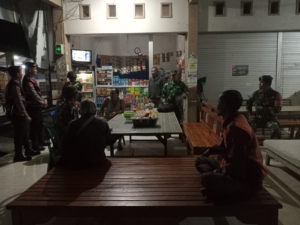 Sinergi TNI-Polri Gelar Patroli Gabungan di Kota Taliwang