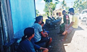 Tingkatkan Kemanunggalan TNI-Rakyat, Babinsa Gelar Komsos di TTU