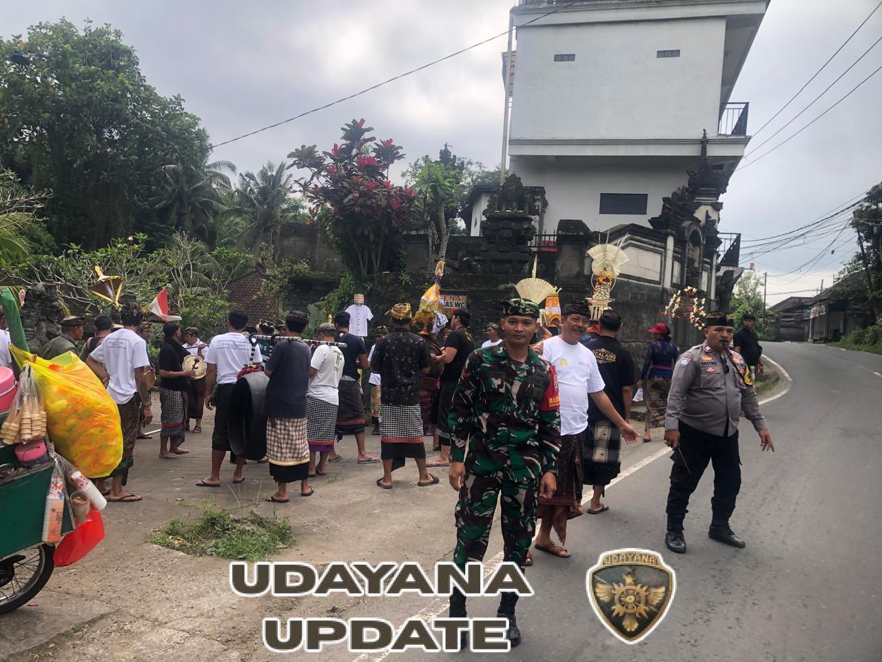 Gotong Royong Aparat dan Pecalang Jaga Ketertiban Upacara Adat di Singakerta