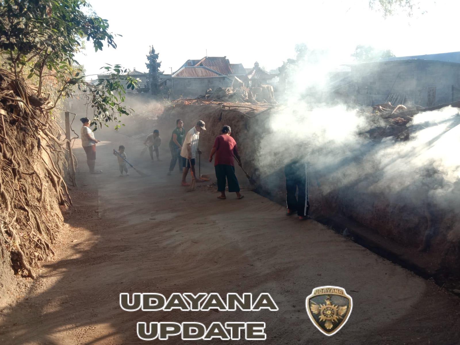 Giat gotong royong bertujuan untuk meningkatkan kesadaran masyarakat tentang pentingnya menjaga kebersihan lingkungan