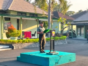 Upacara pengibaran bendera merah putih rutin dilaksanakan oleh Kodim 1623/Karangasem.