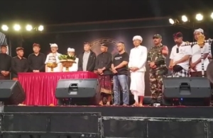 Babinsa Desa Tiga Dampingi Warga dalam Peringatan HUT Suka Duka Giritohlangkir ke-74