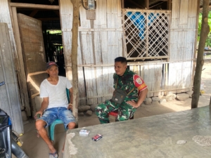 Kegiatan Komsos Babinsa di Desa Tou Barat Berjalan Lancar dan Aman