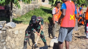 Kerjasama Pos Asulait Dengan Dinas PUPR dan Masyarakat Dususn Asulait Laksanakan Karya Bakti