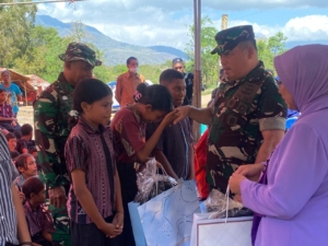Kepedulian TNI untuk Flores Timur, Pangkogabwilhan II Didampingi Dandim 1624/Flotim Kunjungi Huntara Pengungsi