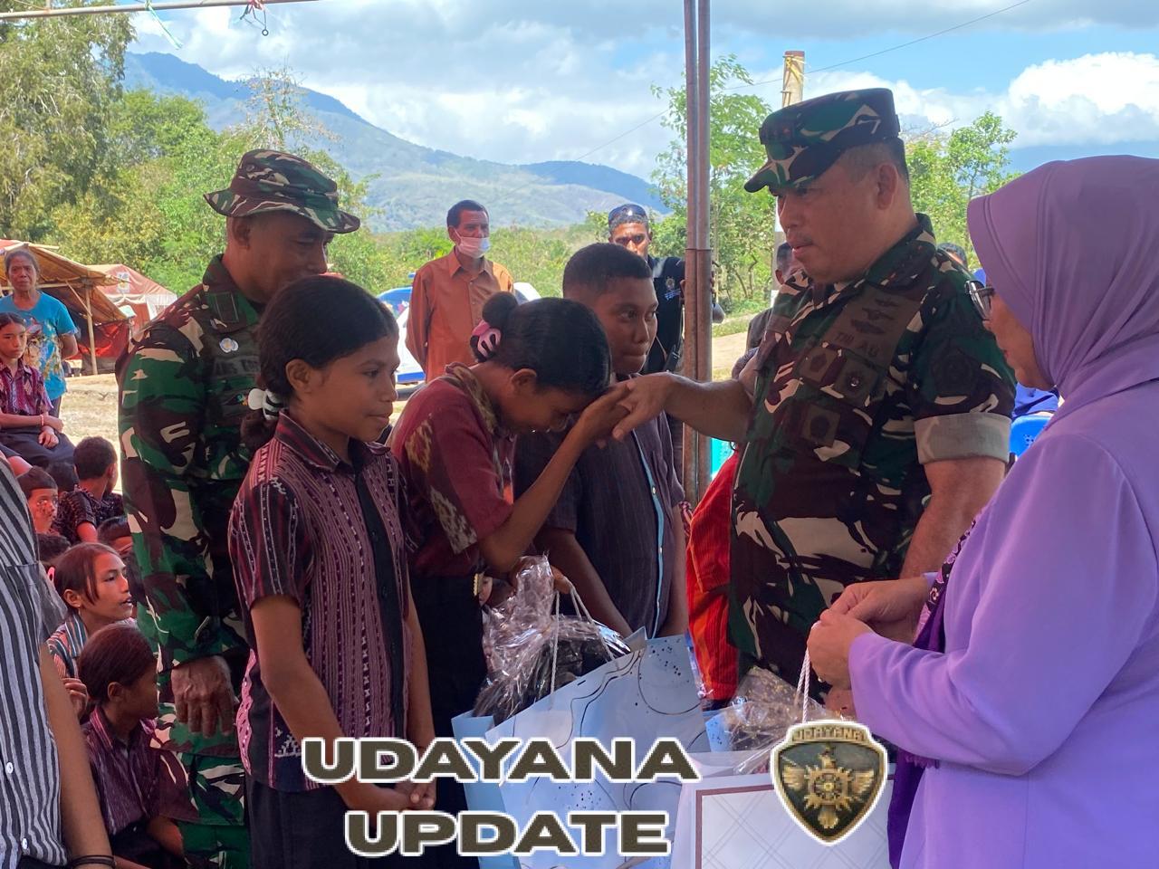 Kepedulian TNI untuk Flores Timur, Pangkogabwilhan II Didampingi Dandim 1624/Flotim Kunjungi Huntara Pengungsi