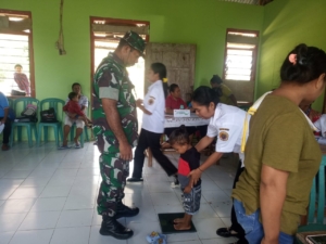 Babinsa Dorong Kesadaran Gizi Lewat Kegiatan Posyandu Rutin