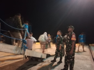 Serda Jakaria Ahmad Laksanakan Pamwil dan Komsos Saat KM AWU Sandar di Ende