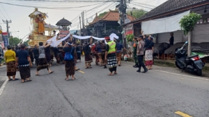 Pengamanan Upacara Pitra Yadnya di Desa Bondalem,Babinsa, Bhabinkamtibmas, dan Pecalang Pastikan berjalan aman dan lancar