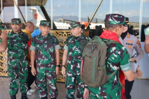 ‎Dandim 1607/Sumbawa Sambut Kedatangan Asops KASAD di Bandara Sumbawa