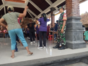 Tingkatkan Kesehatan Warga, Babinsa Keramas Aktif Dukung Kegiatan Posyandu