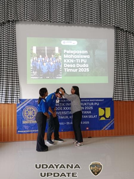 Penutupan kegiatan KKN Mahasiswa Unud ke XXXI tahun 2025 dihadiri Babinsa Desa Duda Timur.