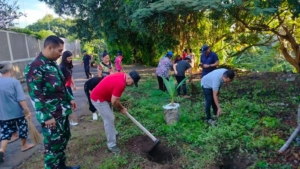 Peduli Lingkungan, Babinsa Astina Galang Gotong Royong Jelang HUT Kemerdekaan