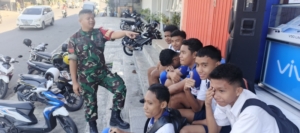 Babinsa Koramil 1602-01/Ende Gelar Komsos dan Pembinaan Disiplin Pelajar