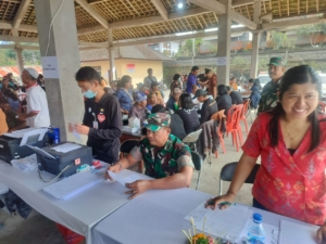 Kodim 1623/Karangsem bersama Pemda gelar baksos pelayanan kesehatan gratis.
