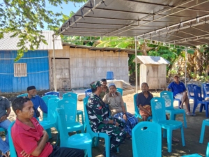 Ciptakan Kondisi Aman dan Tertib, Babinsa Maurole Gelar Komsos dan Pamwil di Aewora