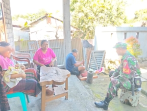 TNI Hadir di Tengah Masyarakat: Babinsa Ende Sampaikan Himbauan Kamtibmas di Sokoria Selatan