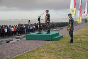 Libatkan 1.000 Peserta, Kasrem 163/WSA dan Kasdam IX/Udayana Gelar Aksi Bersih Pantai Lembeng