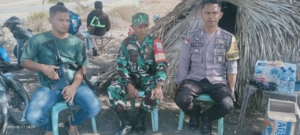 Sinergi TNI-Polri, Babinsa dan Polsek Amankan Kegiatan Pembersihan Tambak Garam