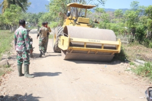 Permudah Akses Panen, Satgas TMMD ke-125 Perbaiki Jalan Usaha Tani di Buer