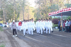 Kasdim 1603/Sikka Saksikan Penurunan Bendera dalam Upacara HUT ke-80 Kemerdekaan RI di Kabupaten Sikka