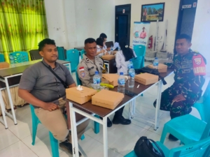 Kolaborasi Babinsa Dan Tim Kemenpolhukam Jaga Keamanan Relawan