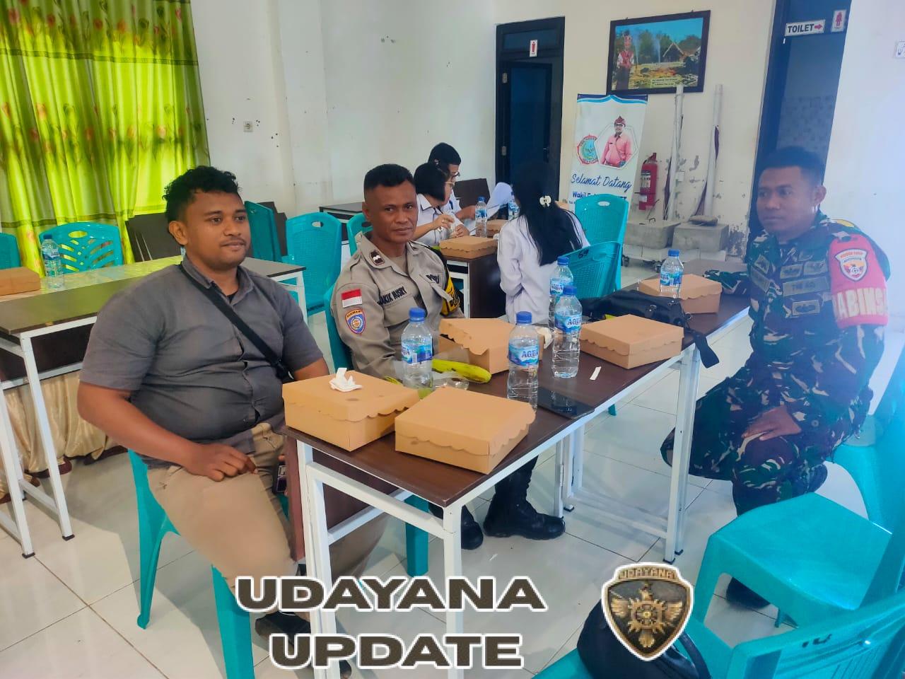 Kolaborasi Babinsa Dan Tim Kemenpolhukam Jaga Keamanan Relawan