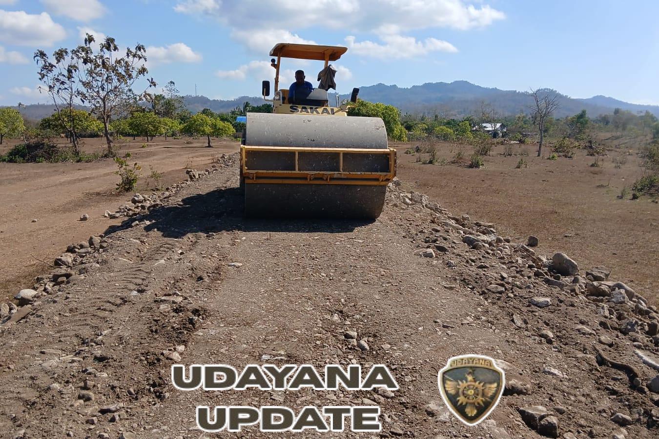 Jelang Penutupan TMMD, Alat Berat Dikerahkan Bantu Proses Pemadatan Badan Jalan