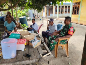 TNI Hadir di Tengah Masyarakat, Babinsa Ende Bangun Komunikasi di Rukuramba