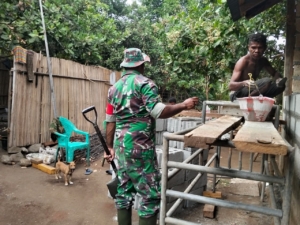 Kepedulian Babinsa Manubelon Tingkatkan Kesejahteraan Masyarakat Desa