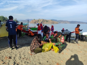 Babinsa Labuhan Lalar Gandeng IWAPI KSB Gelar Aksi Sosial dan Kebersamaan