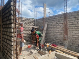 Babinsa Kodim 1602/Ende Laksanakan Monitoring dan Karya Bhakti di Desa Metinumba
