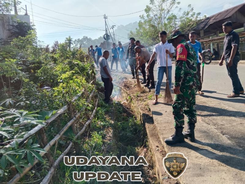 Tingkatkan Keamanan Wilayah, TNI dan Warga Welamosa Lakukan Kerja Bakti Bersama