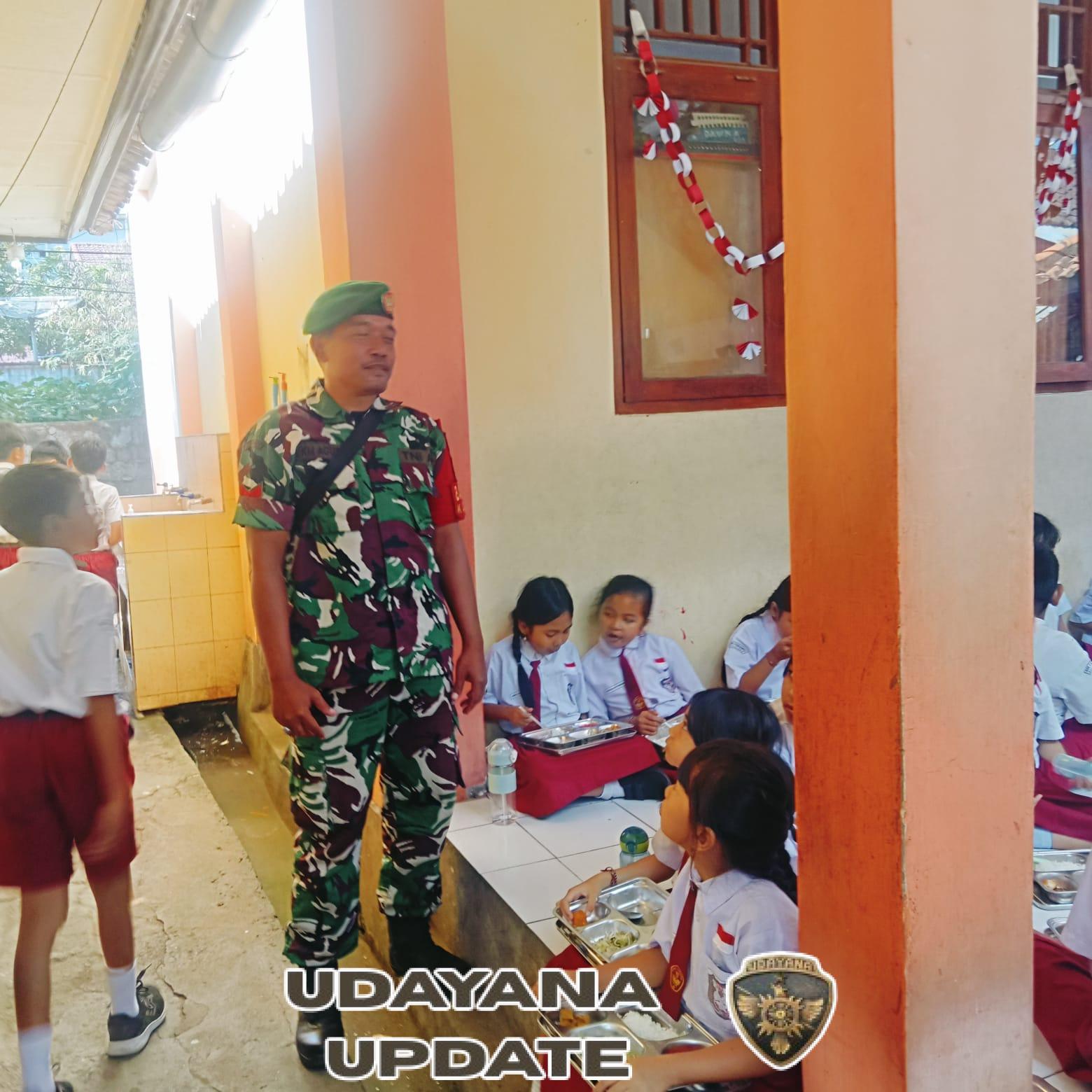 Babinsa Pastikan MBG Berjalan Lancar di Sekolah-Sekolah Kaliuntu