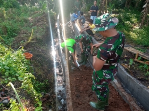 Kolaborasi TNI dan Desa Batuan Wujudkan Jalan Usaha Tani Penghubung Antarbanjar
