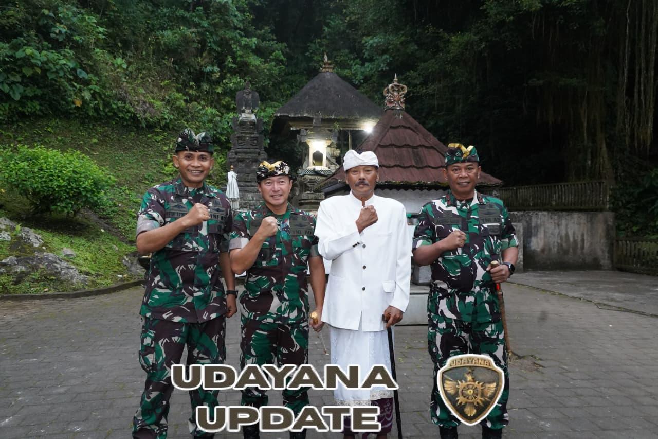 Mayjen TNI Piek Budyakto Pimpin Persembahyangan di Pura Lempuyang Luhur Karangasem