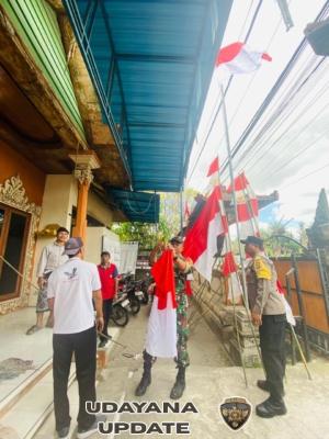 Bakar Semangat Patriotisme, Babinsa Koramil Nusa Penida Hias Kantor Desa Nuansa Merah Putih