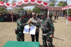 Tutup TMMD 125 Kodim Belu, Danrem 161/Wira Sakti Bacakan Amanat Pangdam lX/Udayana
