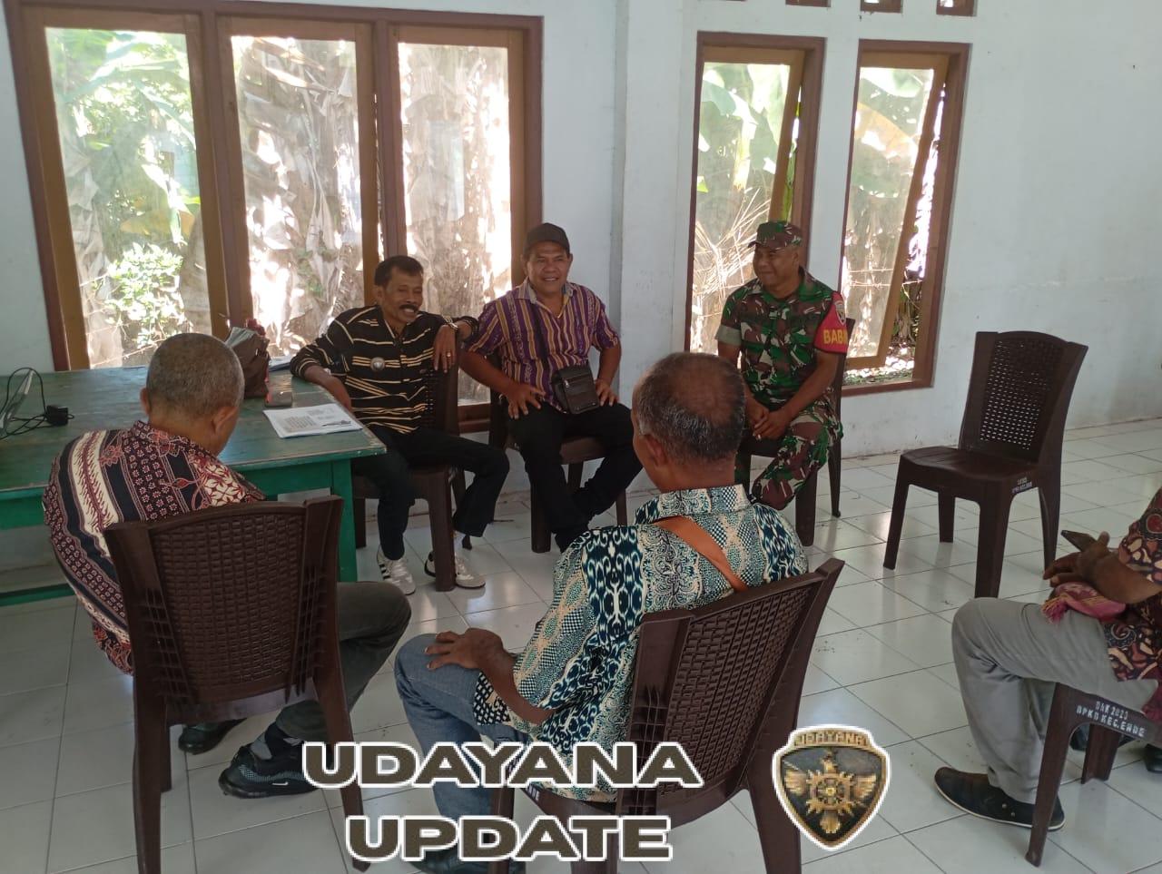 Wujud Kemanunggalan TNI-Rakyat, Babinsa Laksanakan Komsos dan Pamwil di Rukuramba