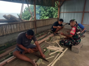 Babinsa Kodim 1602/Ende Aktif Jaga Kamtibmas dan Bangun Kebersamaan dengan Masyarakat