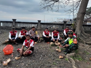 Perkokoh Sinergitas, Babinsa Negari Bersinergi Bersama Bhabinkamtibmas Dan Pecalang  Kawal Upacara Keagamaan